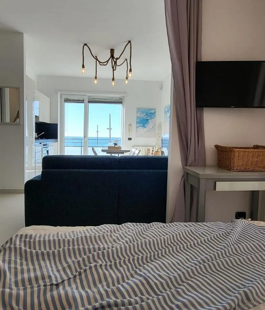 The Seafront Pearl - Ostia Apartment 0*, Lido di Ostia