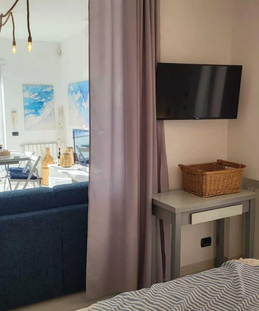 The Seafront Pearl - Ostia Apartment