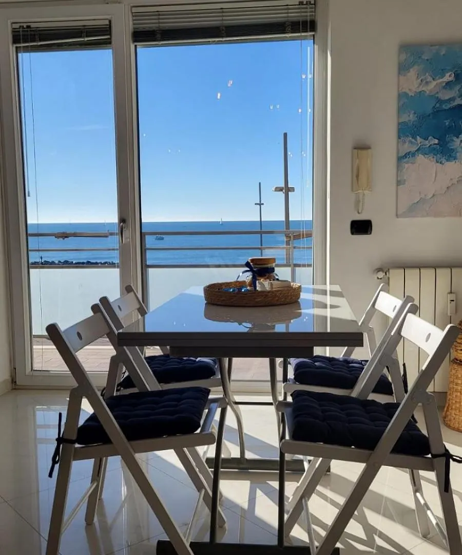 The Seafront Pearl - Ostia Apartment 0*, Lido di Ostia